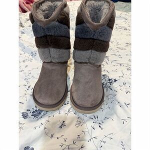 UGG Tania Women's Gray Suede Sheepskin Cuff Ankle Winter Boots